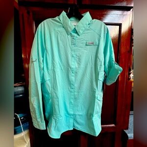 Women’s size, large Columbia, mint green cool release airgill PFG fishing shirt